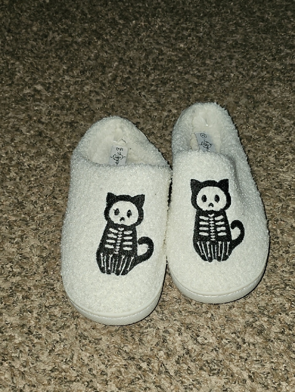 Cozy White Cat Skeleton Slip-On Pet Slippers.  Womens Sz 6!!